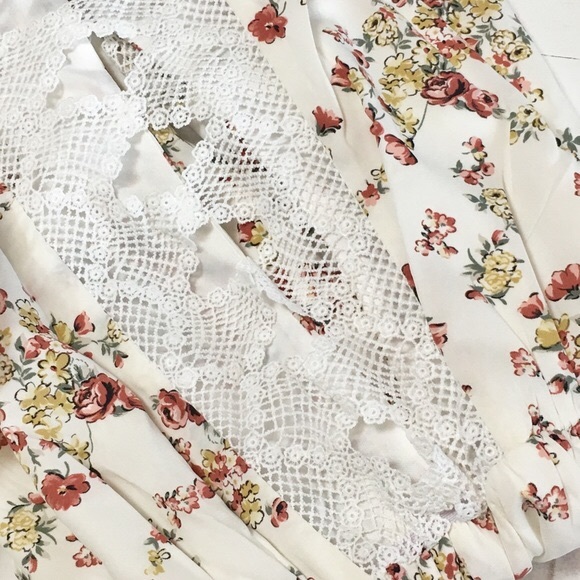 *CLEARANCE* Amelia Ivory Lace Romper - Picture 6 of 8